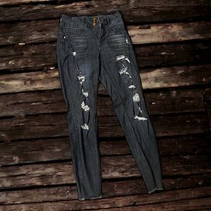 Size 7 Junior jean Ripped straight leg